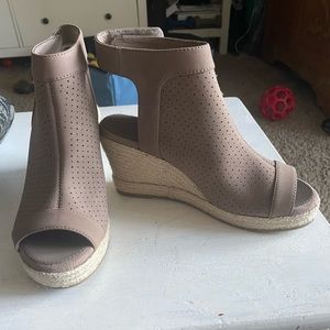 Wedge sandals